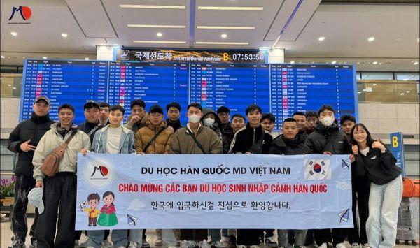chuc-mung-doan-du-hoc-sinh-thu-2-dai-hoc-osan-nhap-canh-han-quoc-thanh-cong-2.jpg